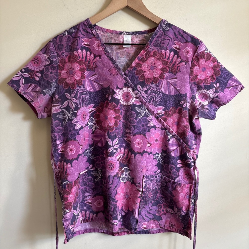Just Be Floral Scrub Top Purple Pink Mock Wrap V-Neck Back Tie Medical Uniform S